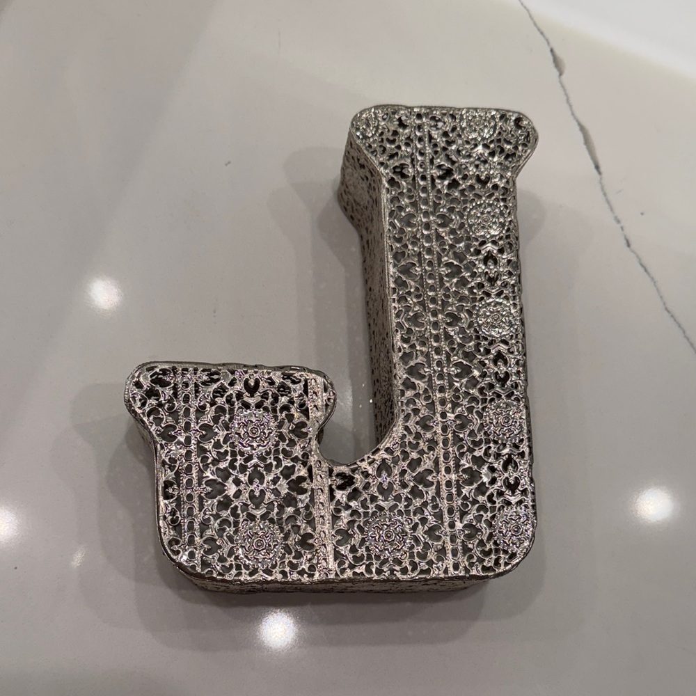 🌻3/$25 Decorative Letter "J" Accent